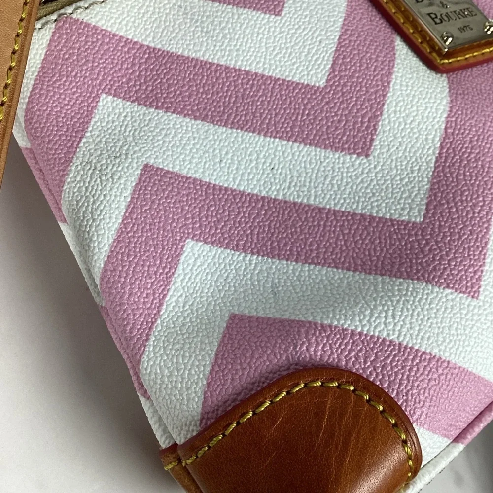 Dooney & Bourke #5guj chic
